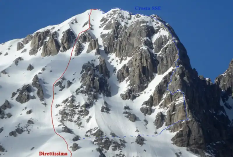 operazione di recupero di due alpinisti sul gran sasso   6