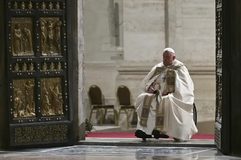 PAPA FRANCESCO - APERTURA DELLA PORTA SANTA - FOTO LAPRESSE