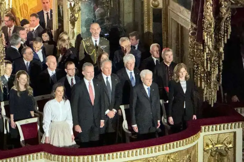 re felipe, la moglie letizia, sergio mattarella e laura mattarella a napoli 4