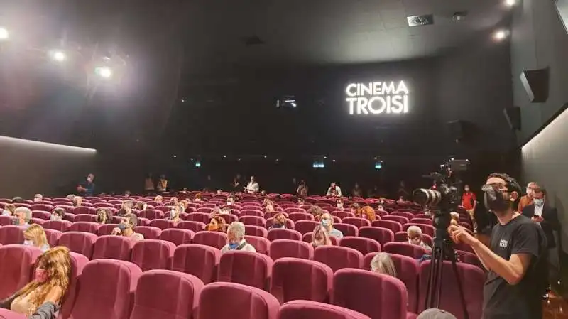 sala cinema troisi