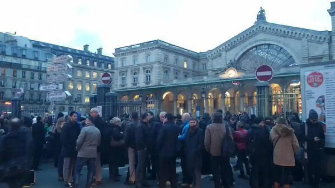 parigi gare de l'est evacuata