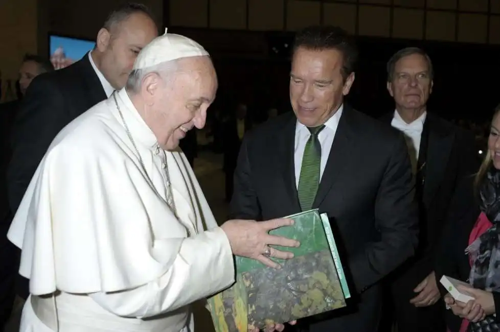 papa francesco arnold schwarzenegger 6