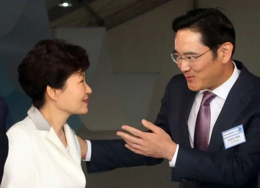 park geun-hye con jay y lee di samsung