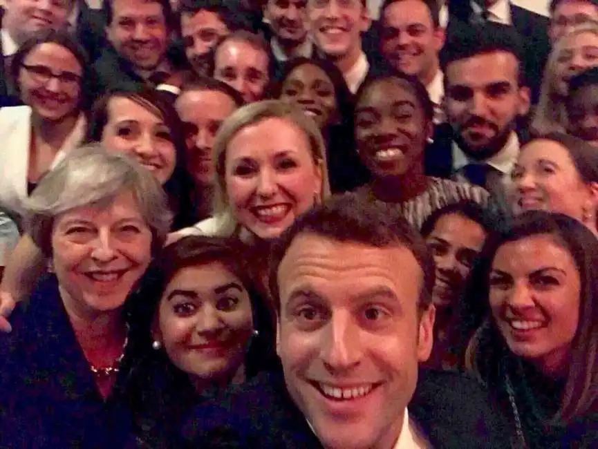 selfie may macron