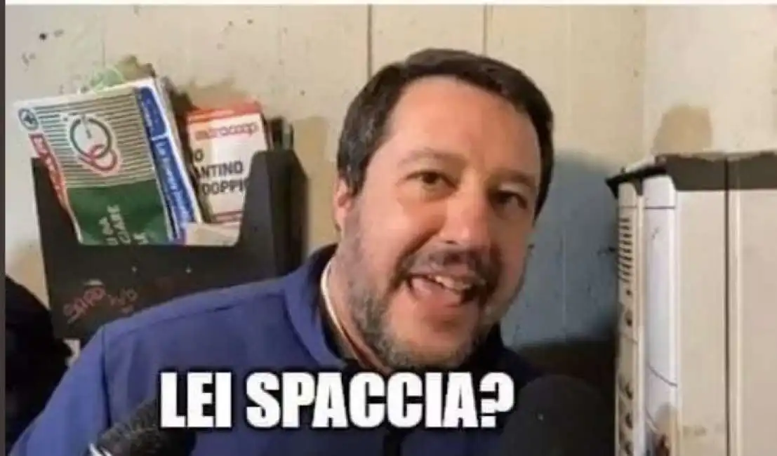 salvini citofono lei spaccia