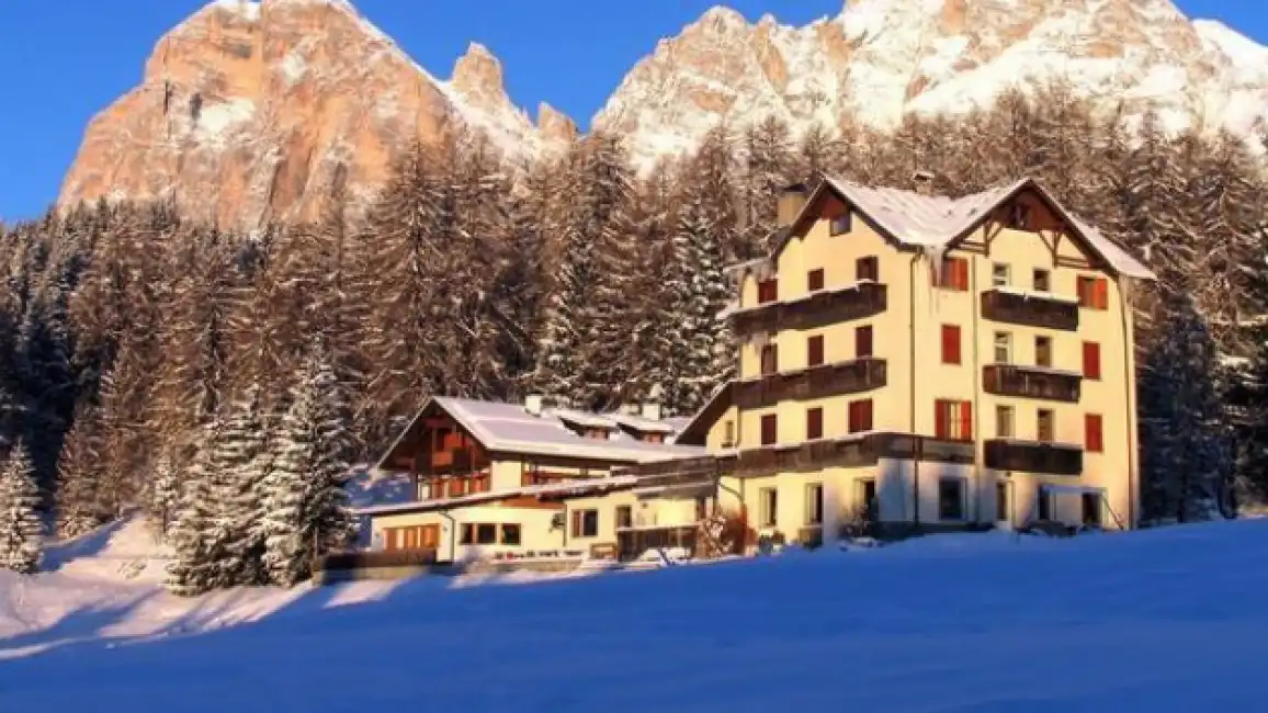 sport hotel pocol cortina