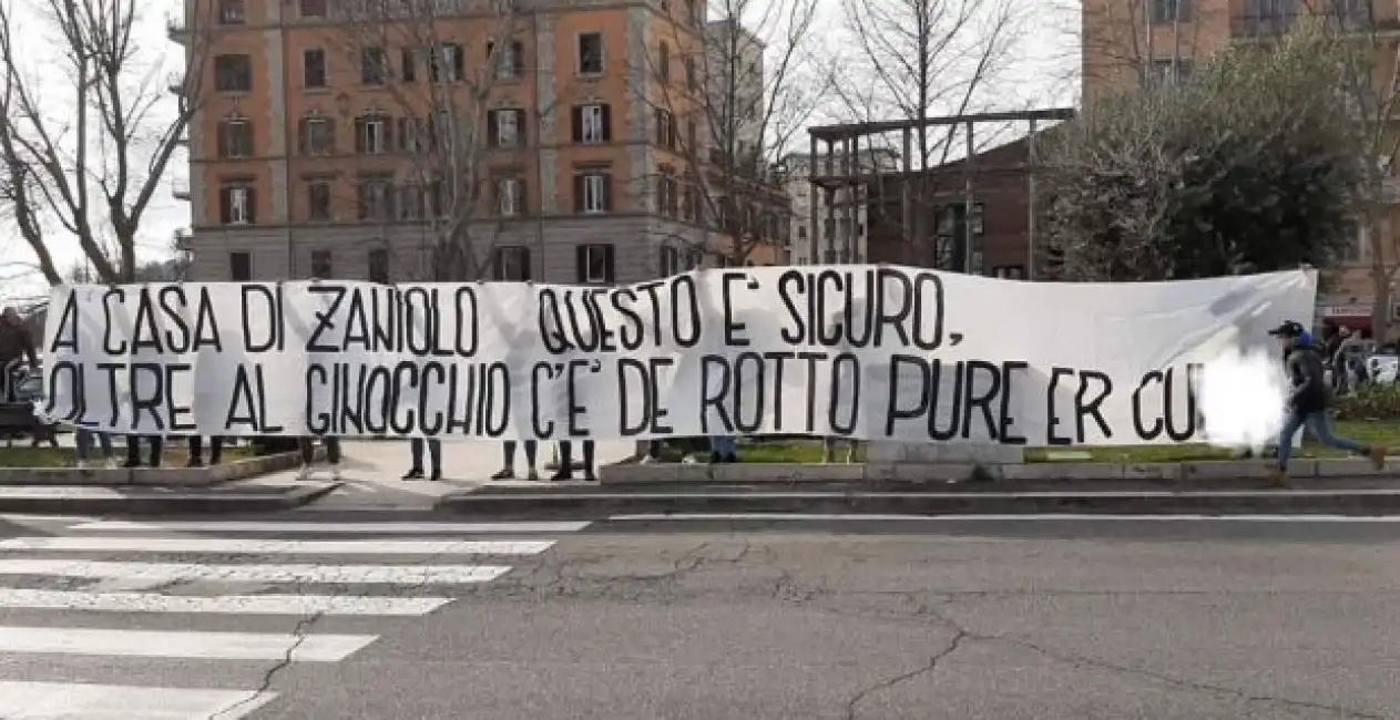 striscione contro zaniolo