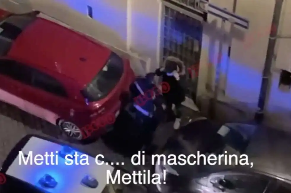 roma carabiniere ragazzo mascherina