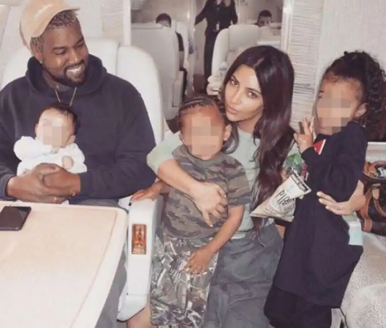 kanye west contro kim kardashian per la figlia sui social