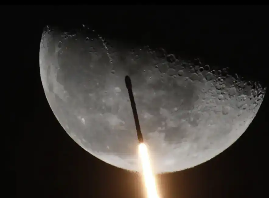 razzo falcon 9 spacex in rotta di collisone con la luna