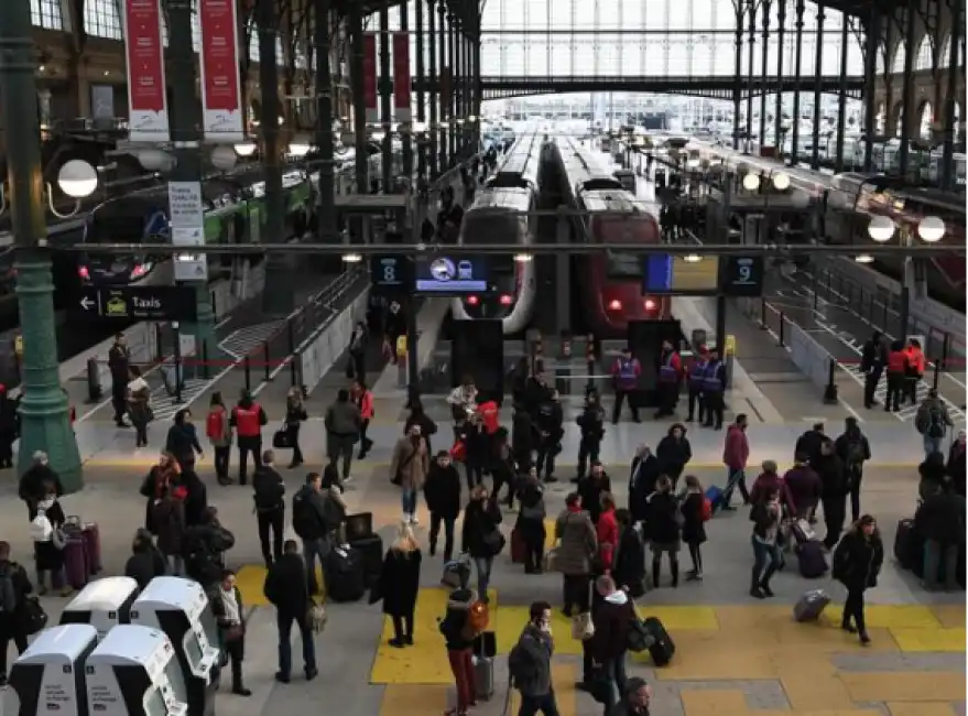 assalto parigi gare du nord