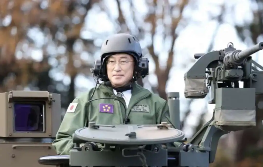 fumio kishida esercito