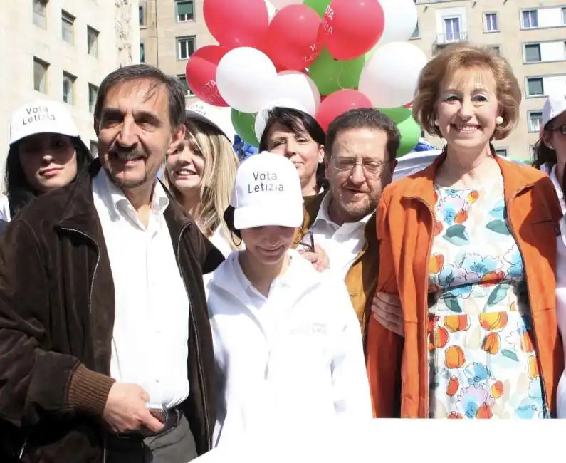 ignazio la russa e letizia moratti nel 2011 a piazza san babila, milano