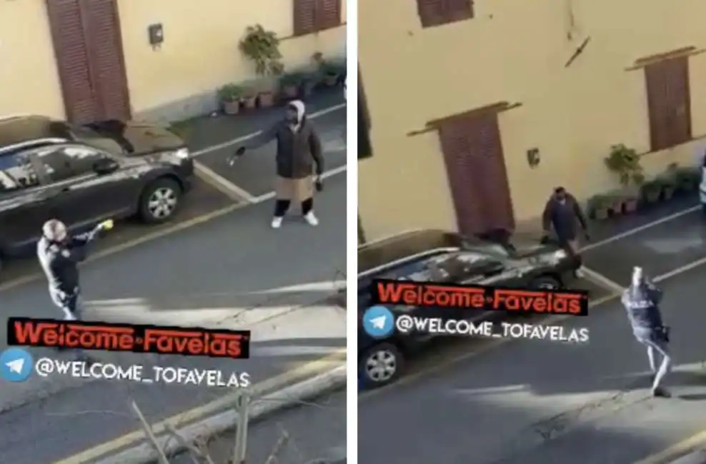 pistoia nigeria uomo polizia bottiglie supermercato rapina taser