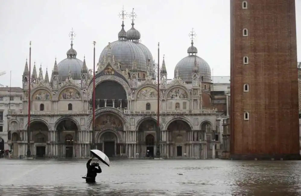 acqua alta a venezia