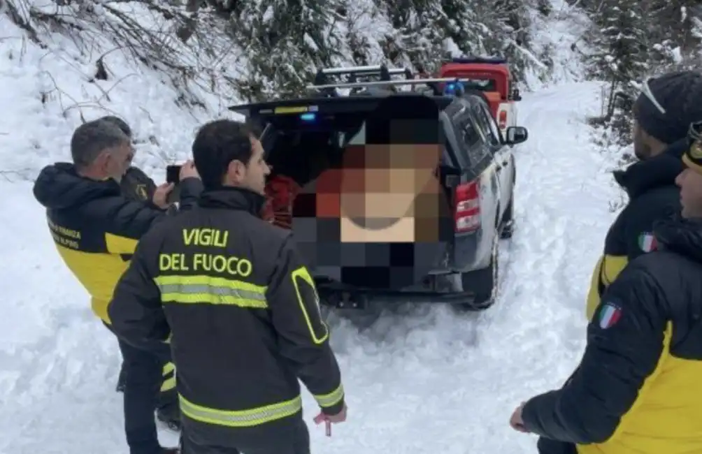 autista del carrofunebre si perde in valtellina