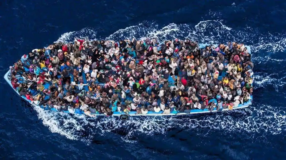 migranti barcone 