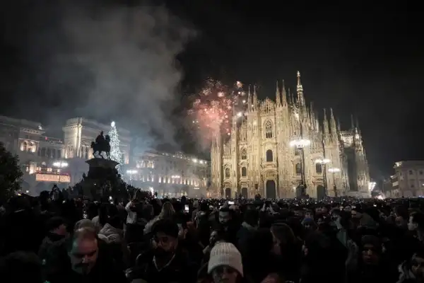 capodanno piazza duomo milano 