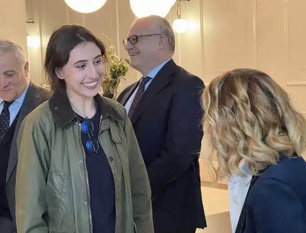 cecilia sala a ciampino con antonio tajani e giorgia meloni e roberto gualtieri

