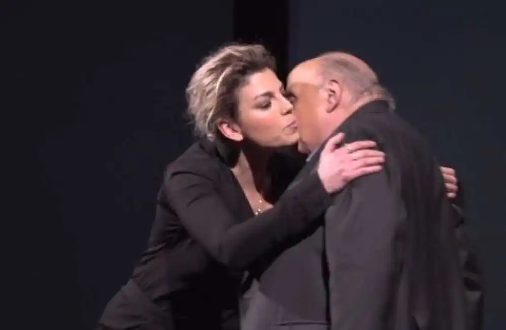 emma marrone maurizio costanzo -3