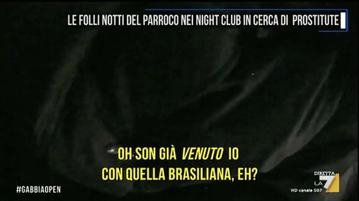 prete night club sesso sacerdote