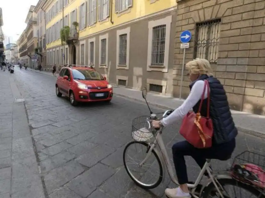 bicicletta contromano