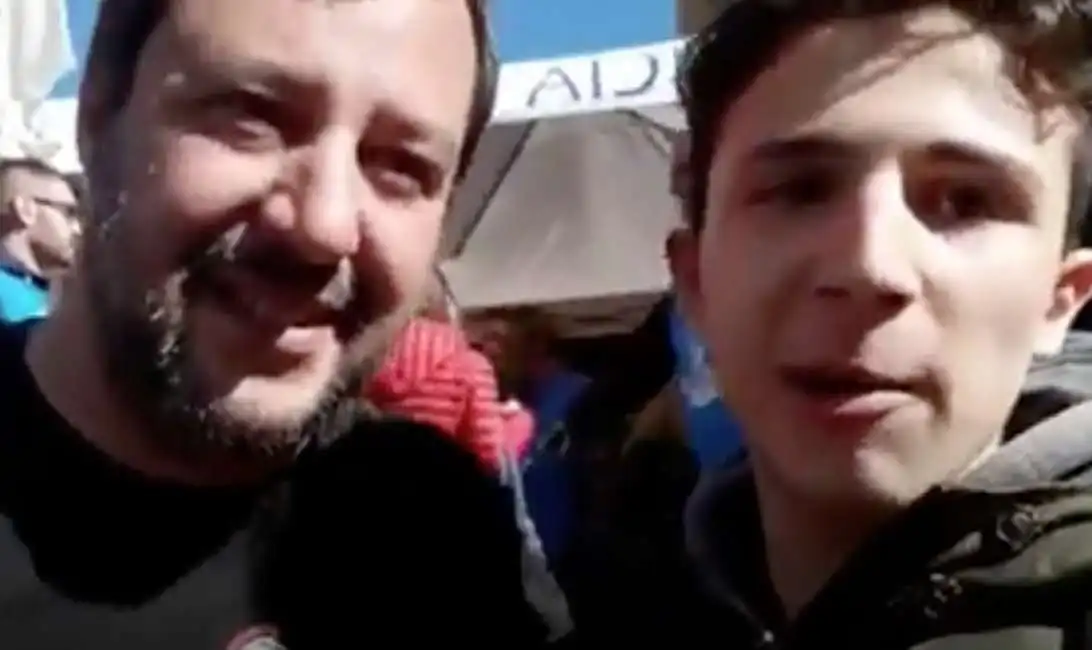 salvini selfie 