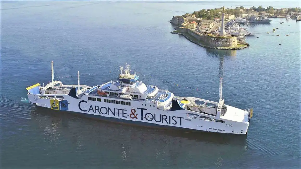 i traghetti caronte & tourist