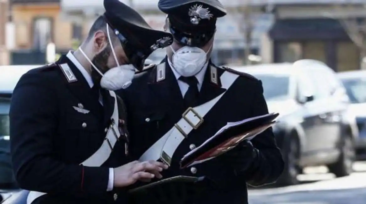 carabinieri con mascherine 1