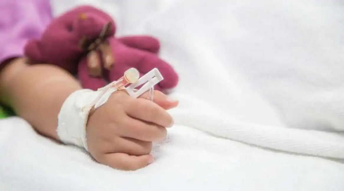 bambina ospedale lecce