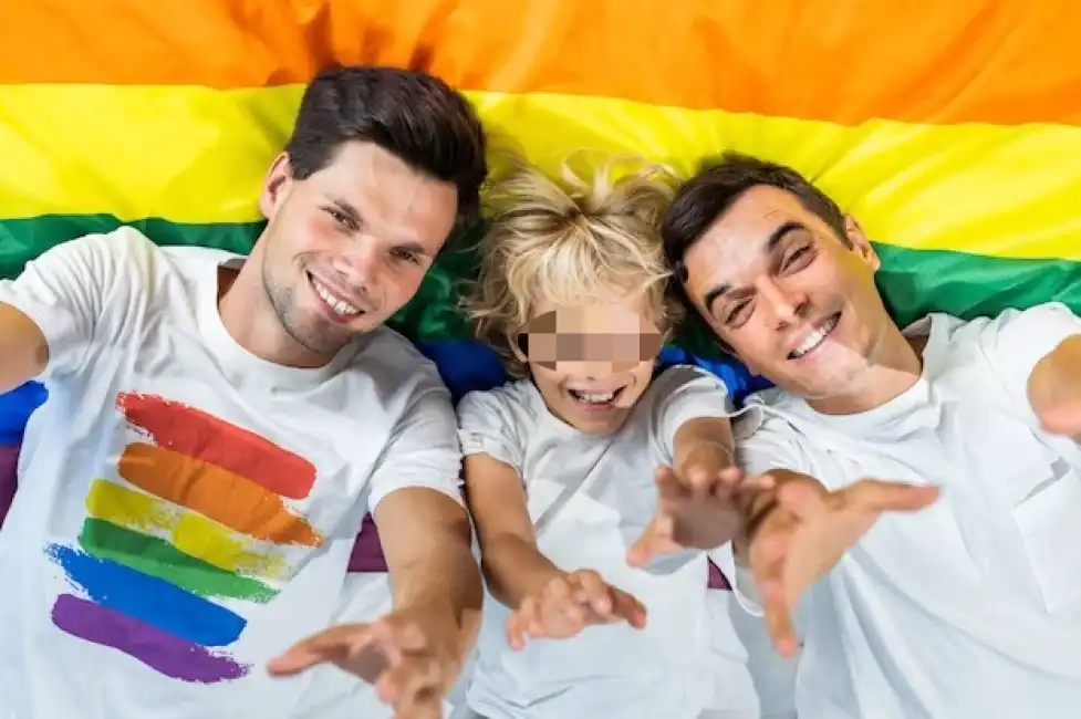 famiglia omosessuali lgbt+ figlio gay genitori