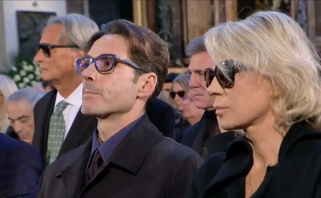 pier silvio berlusconi maria de filippi funerali maurizio costanzo