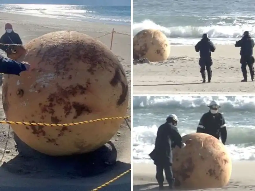 sfera metallica trovata in una spiaggia giapponese boa