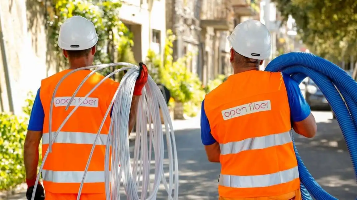 fibra internet copertura banda larga open fiber cavo cavi fibra ottica