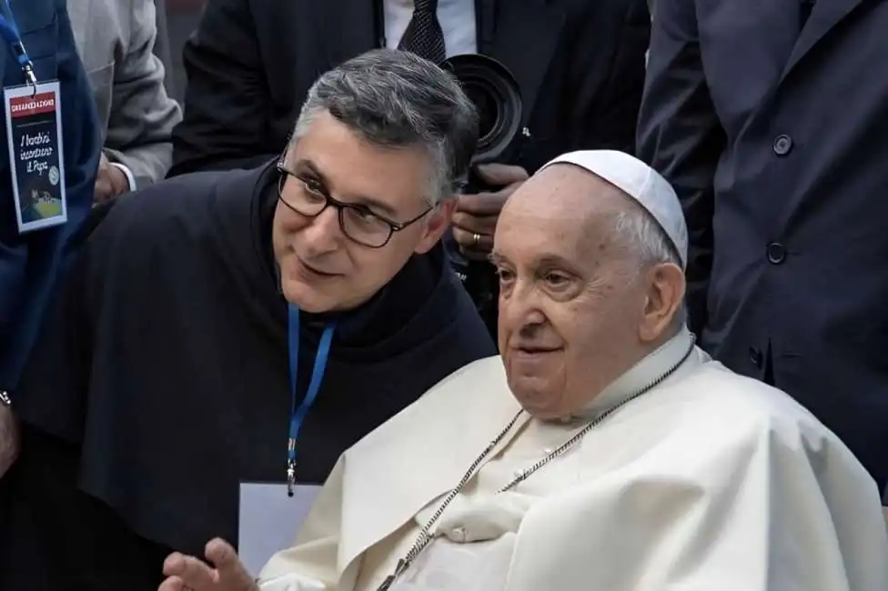 padre enzo fortunato con papa francesco 1 