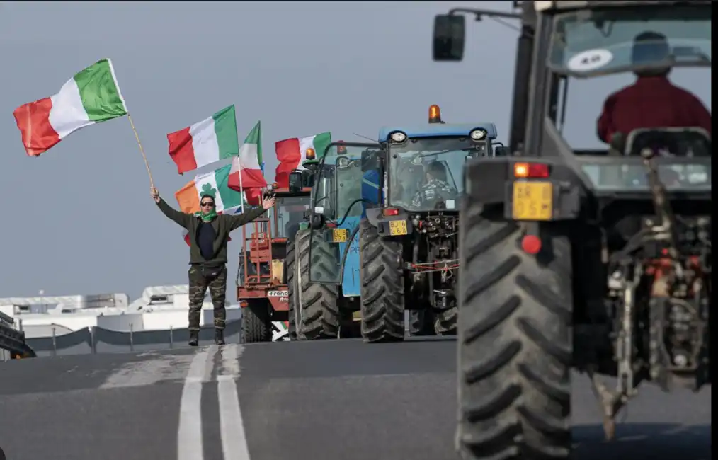 trattori agricoltori proteste