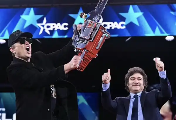 elon musk e javier milei con la motosega alla cpac