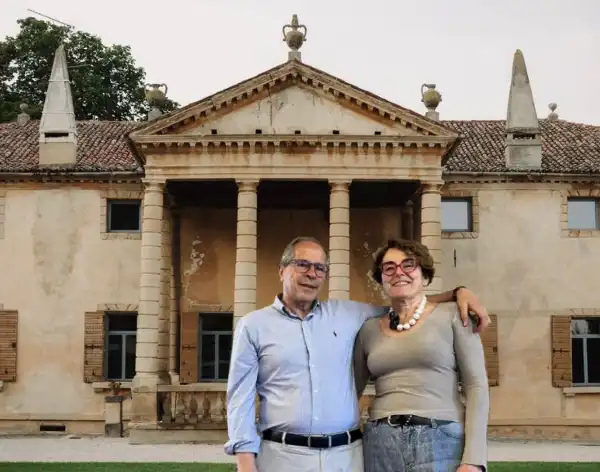 villa priuli crisanti - villa del ferro 2 andrea crisanti con la moglie nicoletta catteruccia nella loro villa 