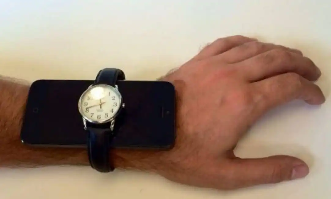 apple watch 00000578-441_636x382