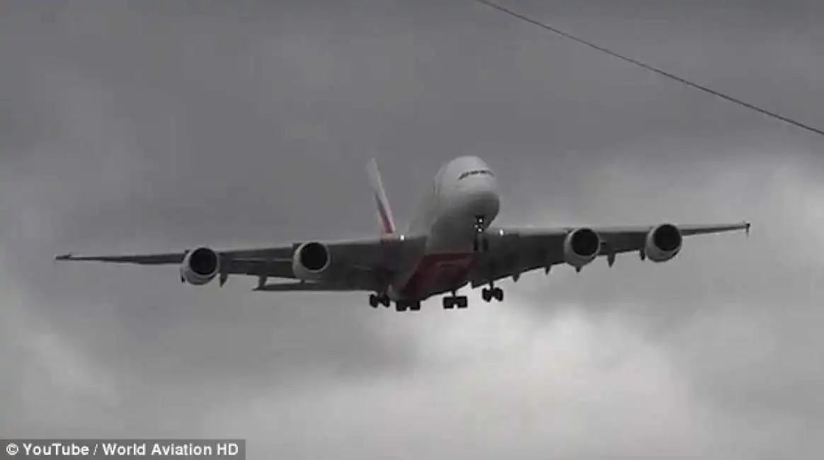 airbus a380 a manchester -3