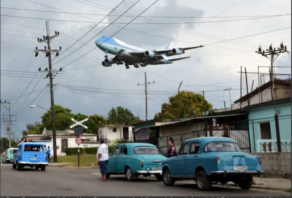 obama cuba air force one