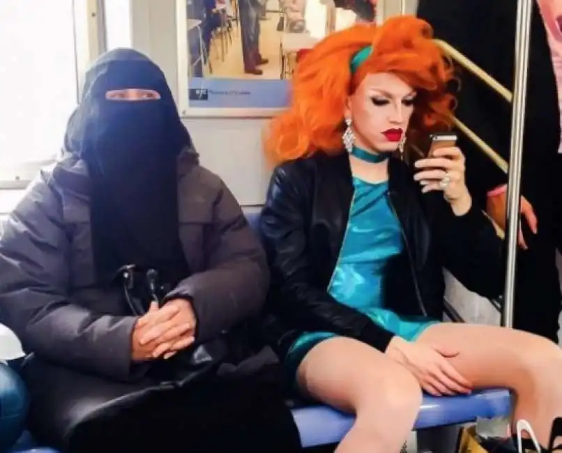 donna col niqab e la drag queen 