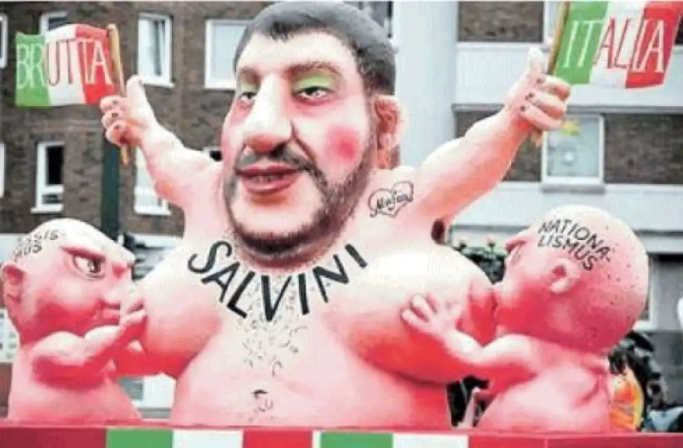 carnevale di dusseldorf - carro su salvini