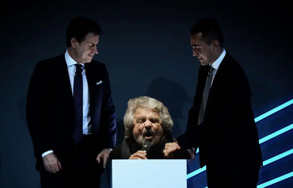 giuseppe conte beppe grillo luigi di maio reddito di cittadinanza