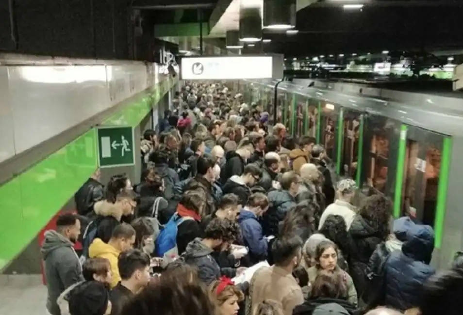 incidente metro milano