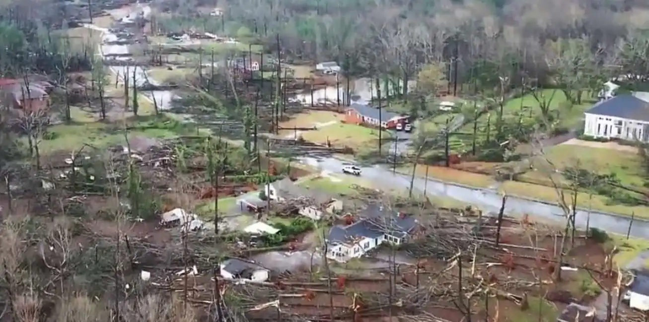 tornado in alabama-7