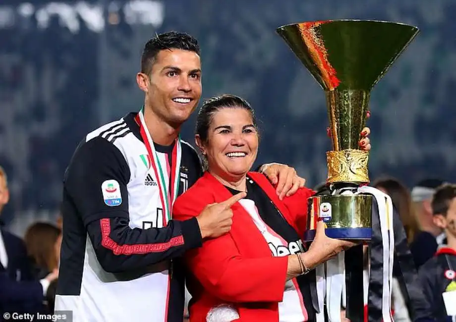 cristiano ronaldo con la madre dolores aveiro