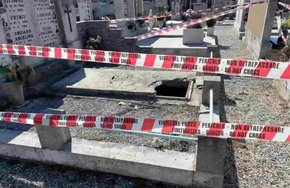 bimbo cade in una tomba al cimitero di san pier d’isonzo