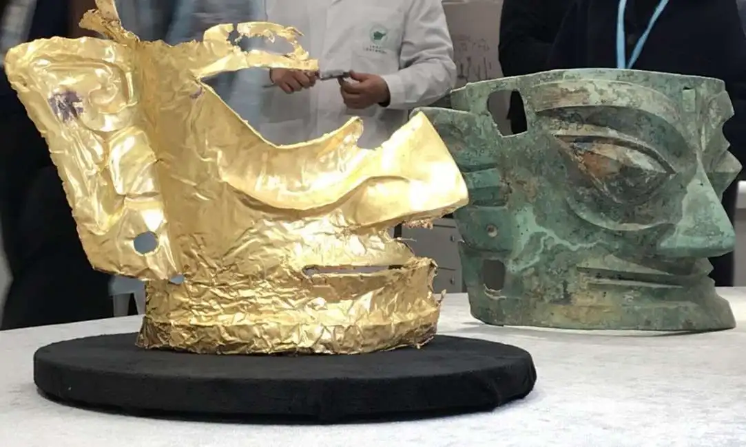 maschera d'oro in cina