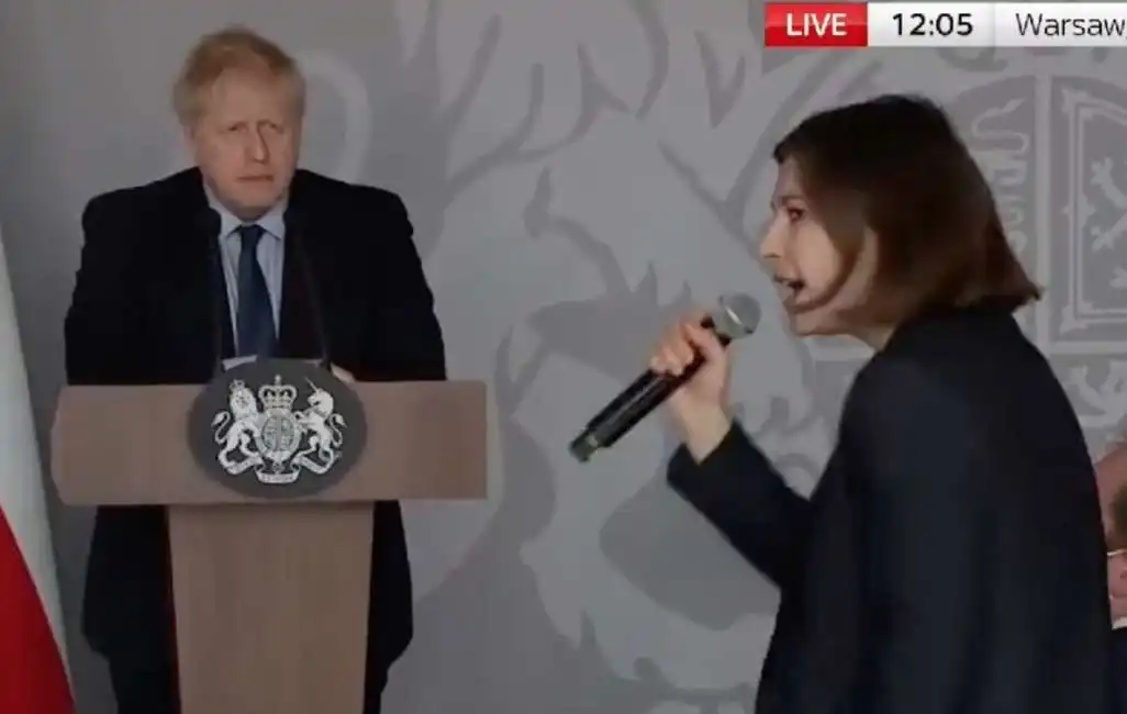 la giornalista e attivista ucraina contro boris johnson 4